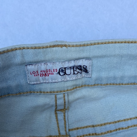 New GUESS Women’s Distressed Denim Shorts SZ 27 - Picture 6 of 6